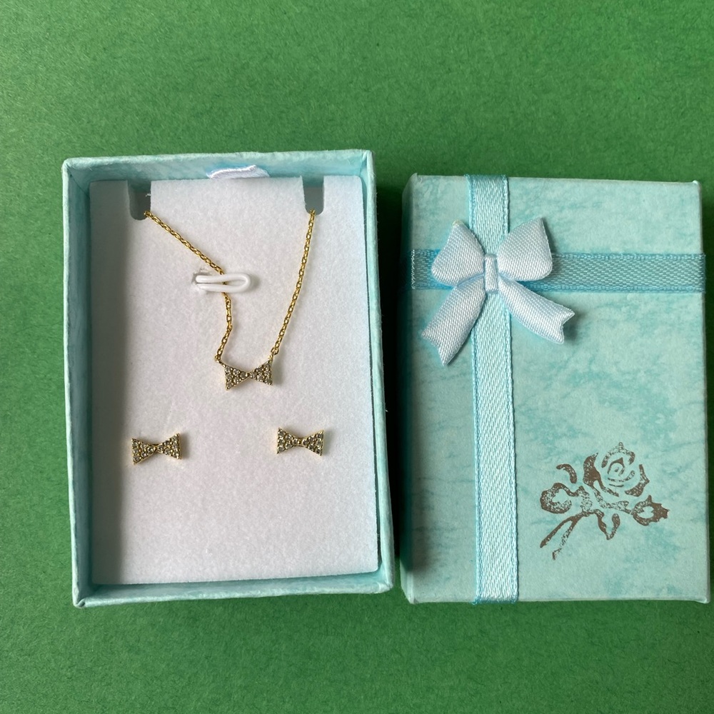 2/$20 Earring and necklace set